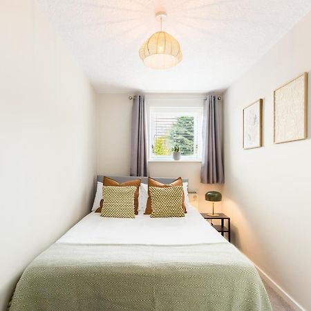 Modern 2-Bedroom Apartments With Free Parking In Leamington Spa Exterior foto