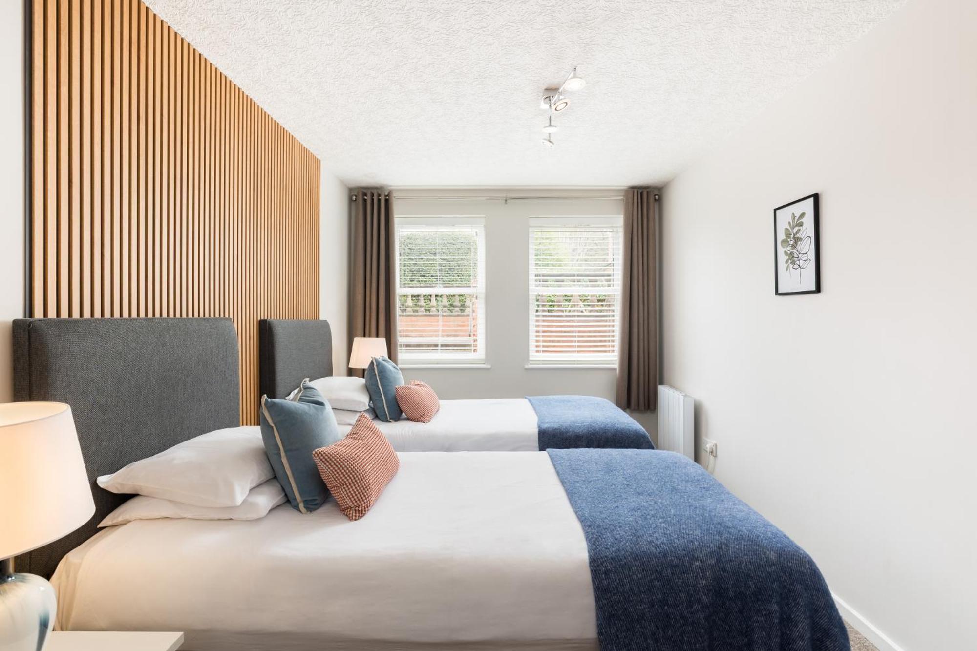 Modern 2-Bedroom Apartments With Free Parking In Leamington Spa Exterior foto