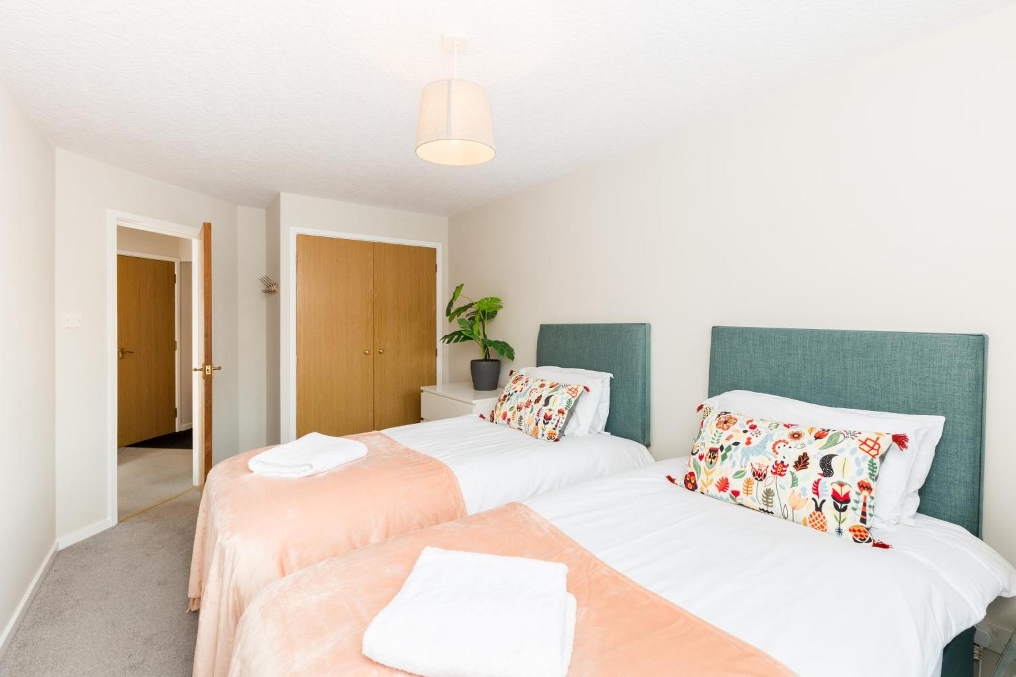 Modern 2-Bedroom Apartments With Free Parking In Leamington Spa Exterior foto