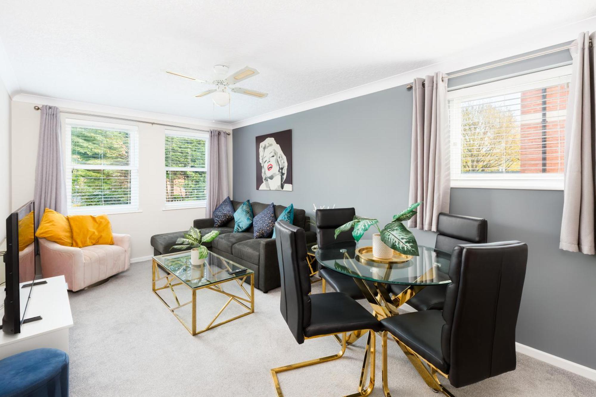 Modern 2-Bedroom Apartments With Free Parking In Leamington Spa Exterior foto
