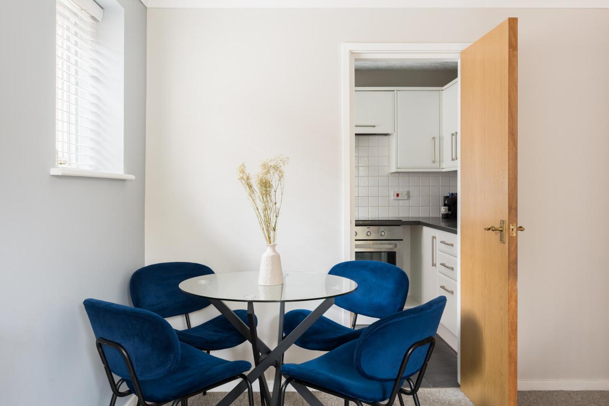Modern 2-Bedroom Apartments With Free Parking In Leamington Spa Exterior foto