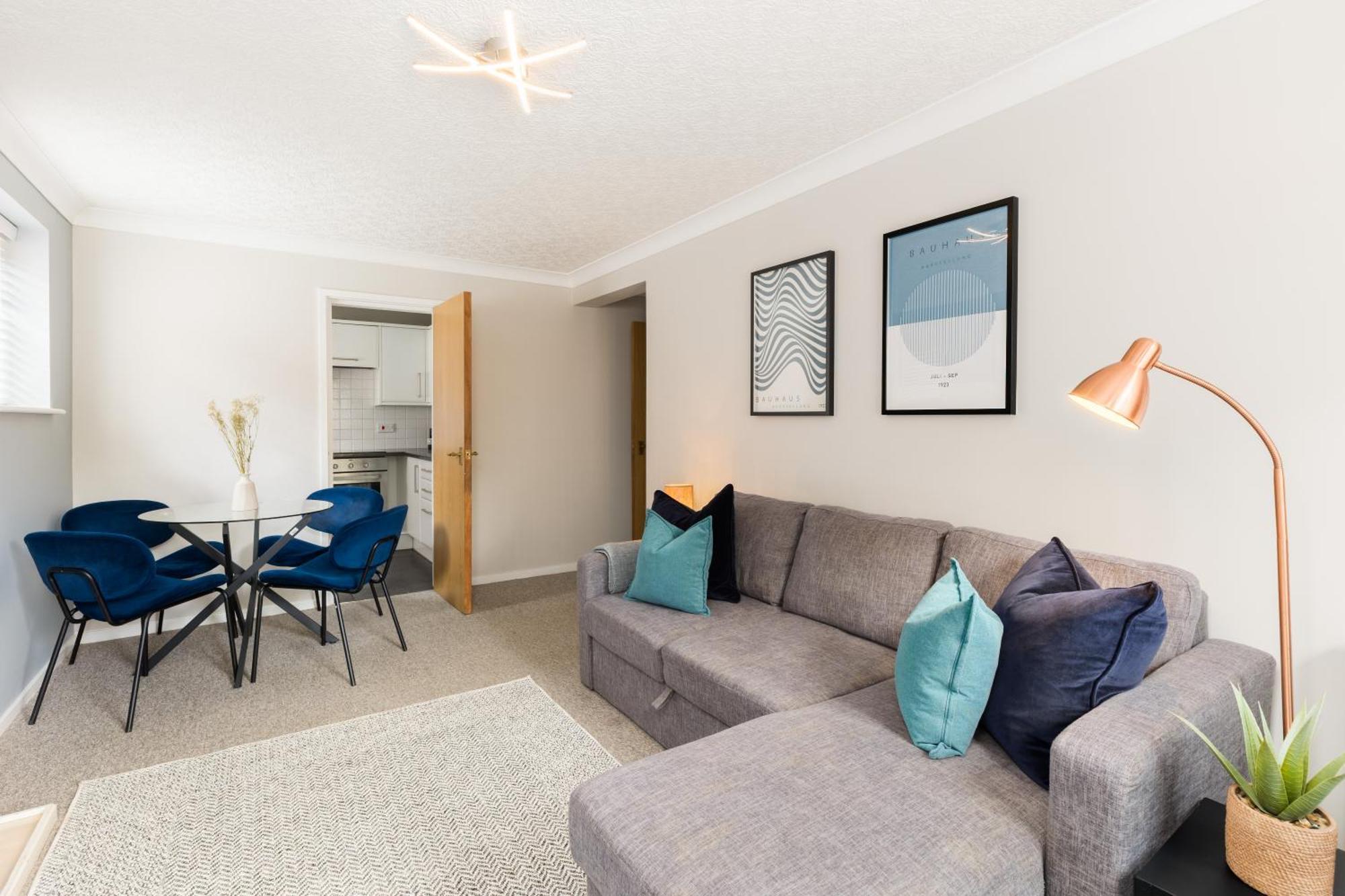 Modern 2-Bedroom Apartments With Free Parking In Leamington Spa Exterior foto