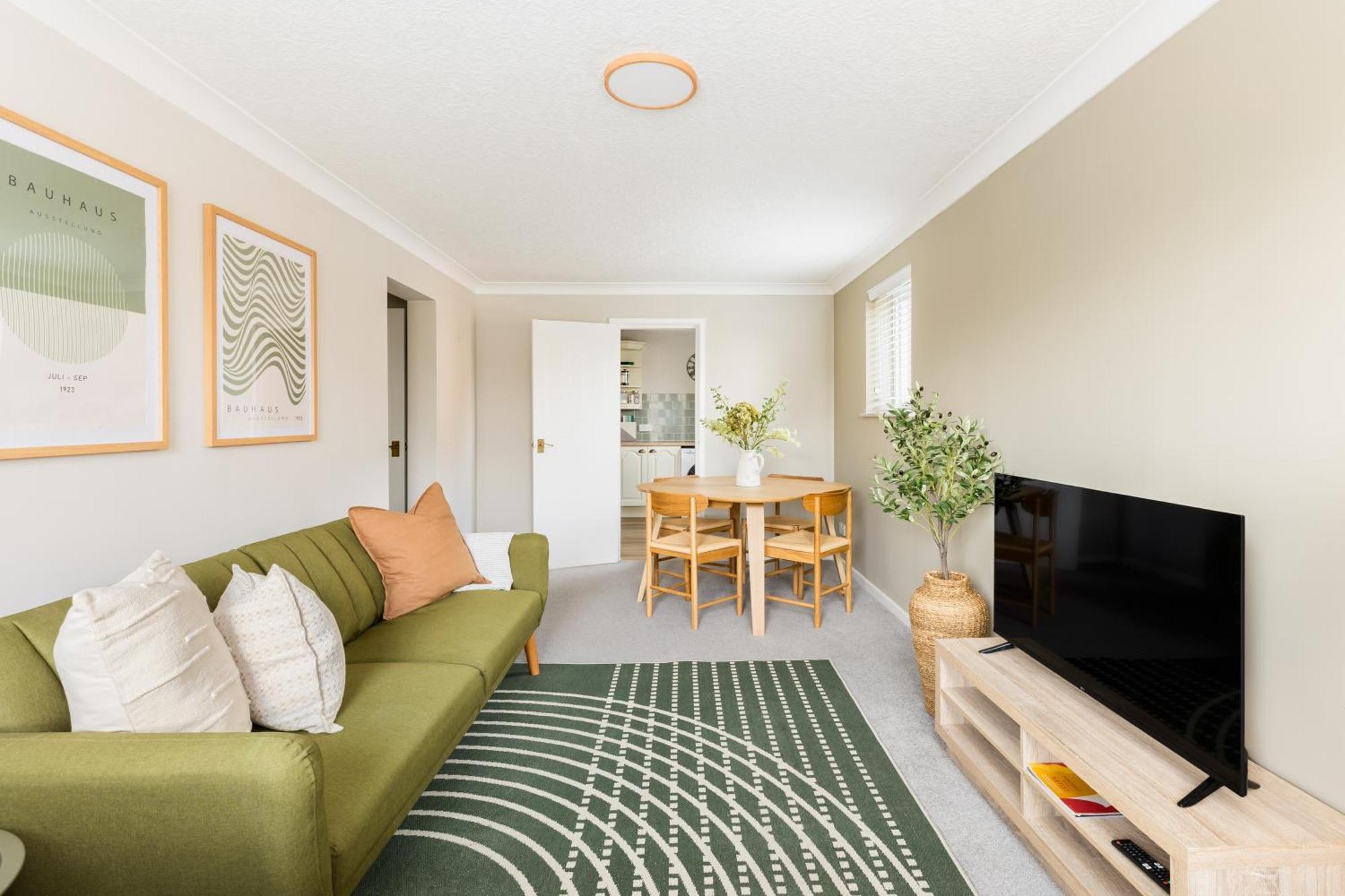 Modern 2-Bedroom Apartments With Free Parking In Leamington Spa Exterior foto