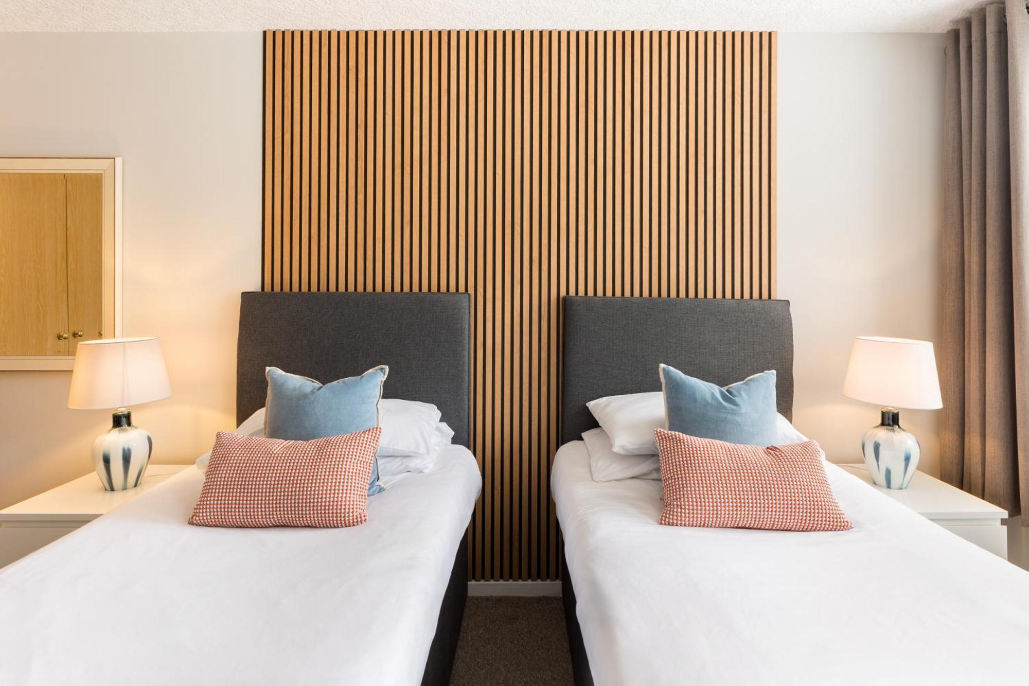 Modern 2-Bedroom Apartments With Free Parking In Leamington Spa Exterior foto