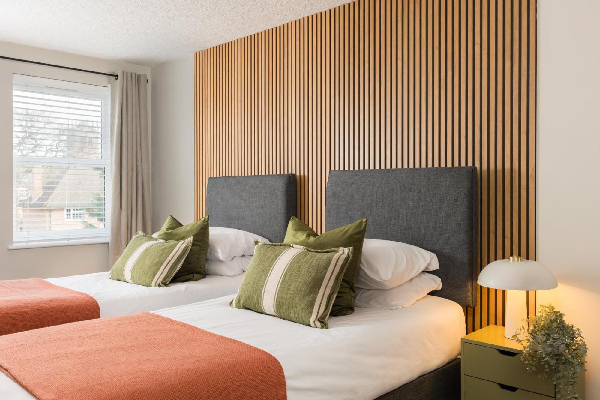 Modern 2-Bedroom Apartments With Free Parking In Leamington Spa Exterior foto