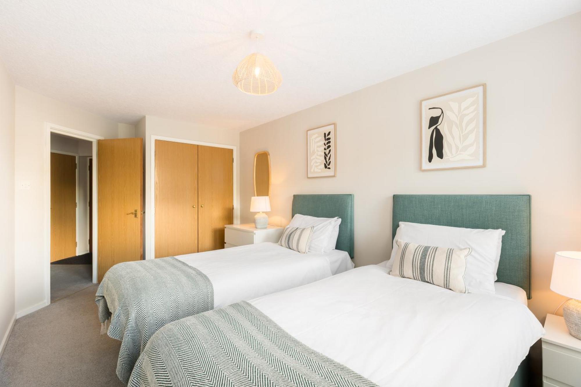 Modern 2-Bedroom Apartments With Free Parking In Leamington Spa Exterior foto