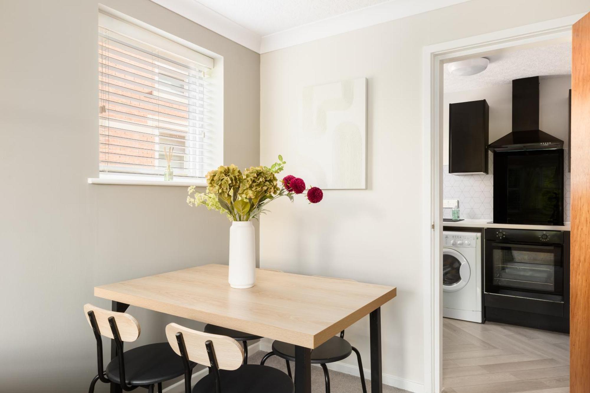 Modern 2-Bedroom Apartments With Free Parking In Leamington Spa Exterior foto