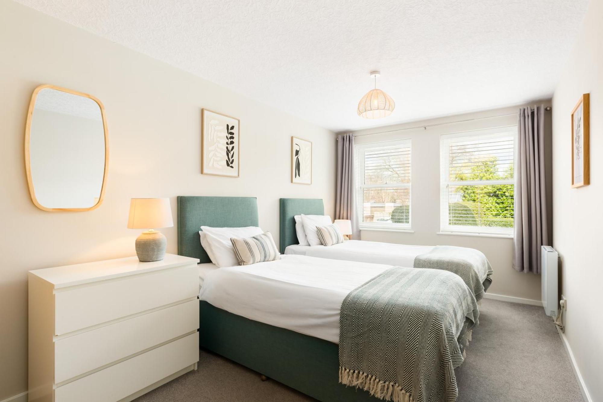 Modern 2-Bedroom Apartments With Free Parking In Leamington Spa Exterior foto